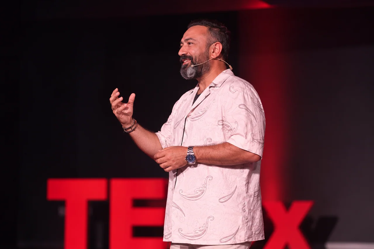 Dr. İshak Ersin Kıraç — AI-adapted presentation portrait